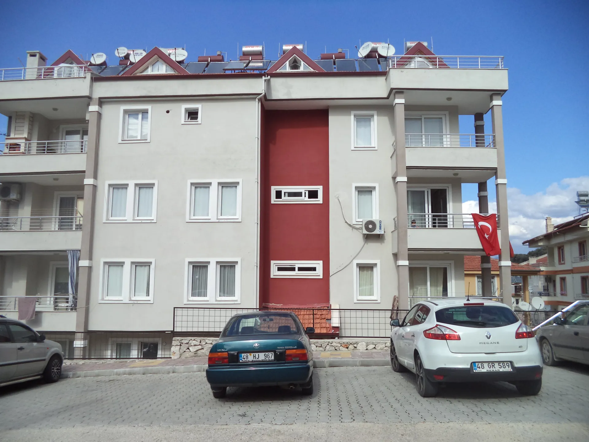 Fethiye Taşyaka Ölüdeniz Yol Üzeri Manzaralı 2+1 Bahçe Dubleks Daire