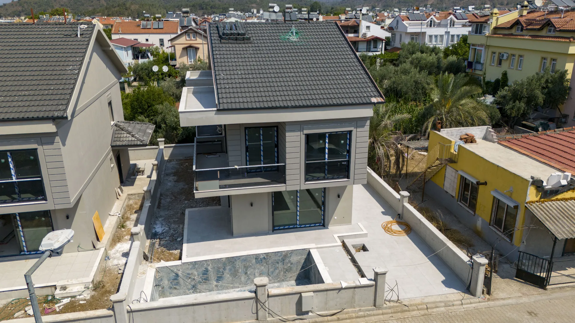 Fethiye Yeni Mahalle'de Özel Havuzlu 4+1 250m2 Müstakil Villa