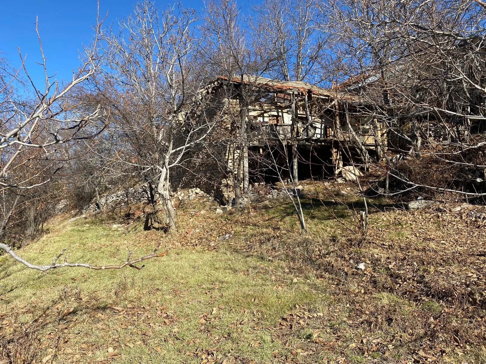 Çameli Kınıkyeri Köyiçinde 746m2 Satılık Kargir Ev Ve Bahçe